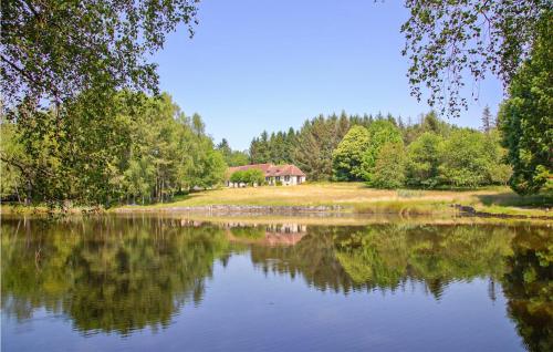 Amazing home in La Roche-l'Abeille with WiFi and 4 Bedrooms gîte à louer Les Chapelles