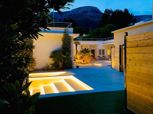 tuin, Zlatni Rat Beach Hotel in Brač