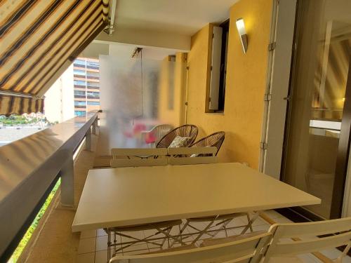 Studio with Balcony image 8