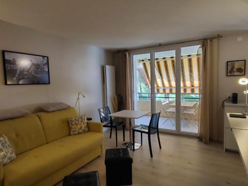 Studio with Balcony image 1