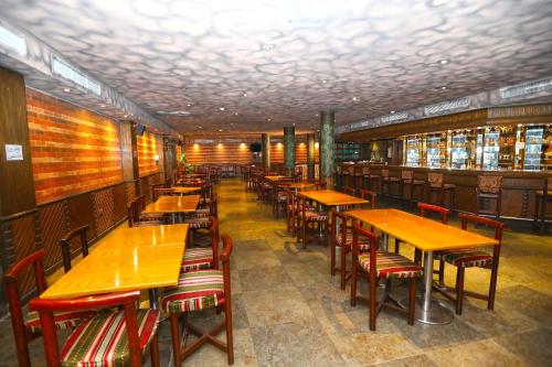 餐廳, 貝殼飯店 (Sea Shell Hotel) in 麥納瑪