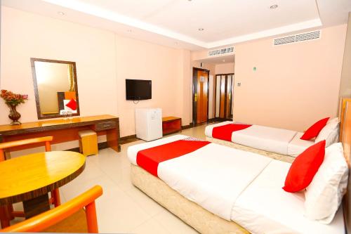 Deluxe Twin Room image 10