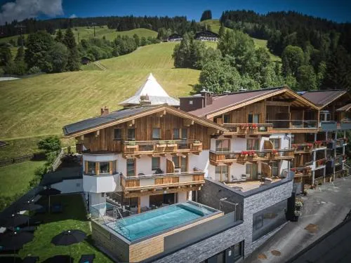 Hotel Astrid mit Panoramapool & inklusive JokerCard in Saalbach-Hinterglemm, Österreich