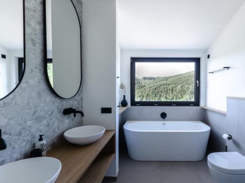 Bathroom, Sauerland Lodge - Haus Maxim in Hildfeld