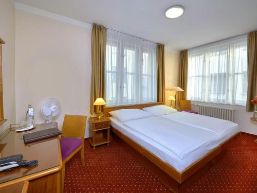 1 queen bed