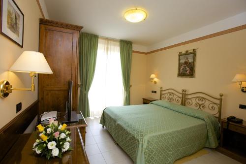 1 queen bed