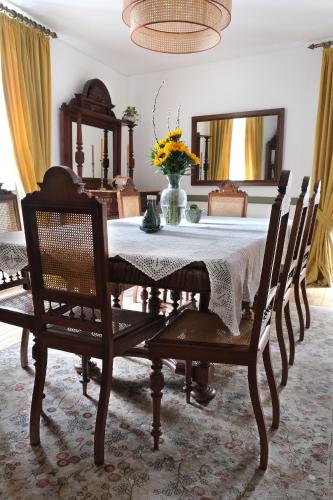 Casa da Praça - Guest House (Casa da Praca - Guest House) in Pinjela