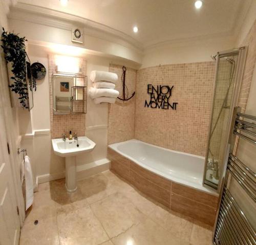 Beautifully appointed, period seaside apartment photo