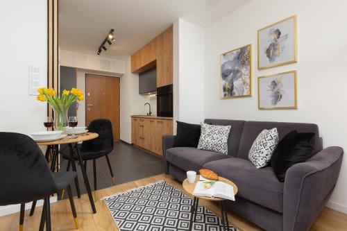 Warsaw Praga Kokoryczki Apartments with Parking by Noclegi Renters, Warsaw