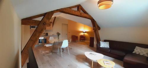 Koplietošanas atpūtas telpa ar TV, Chambres d'hôtes les Bruyères (Chambres d'hotes les Bruyeres) in Montrond-les-Bains
