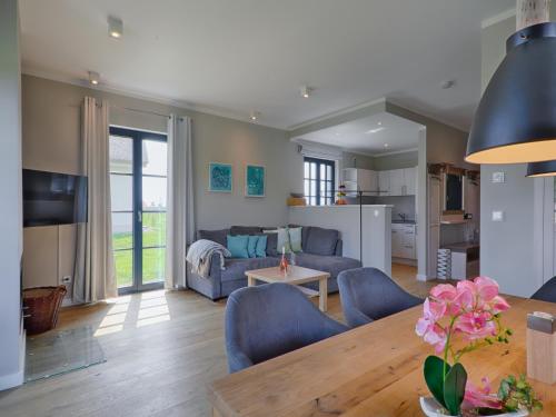 Reetland am Meer - Premium Reetdachvilla mit 3 Schlafzimmern, Sauna und Kamin F28 in Dranske, Deutschland