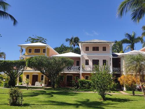 . Apartment with pool & garden in beach area