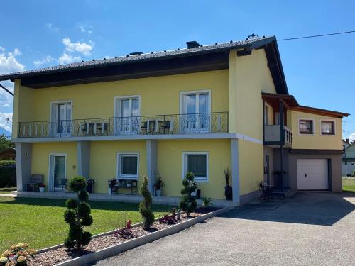 Holiday apartment in St Kanzian on Lake Klopein