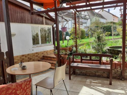 Garden, Parkplatze, Einzelbetten, 2 TVs, Balkon, Terrasse, fast Wi-Fi bis zu 1000 Mbit, Homeoffice in Hanau am Main
