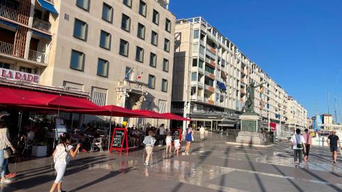Le 4 Place Noel Blache Appart - image 2