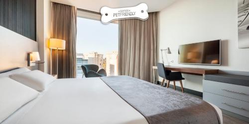 room detail thumbnail 1