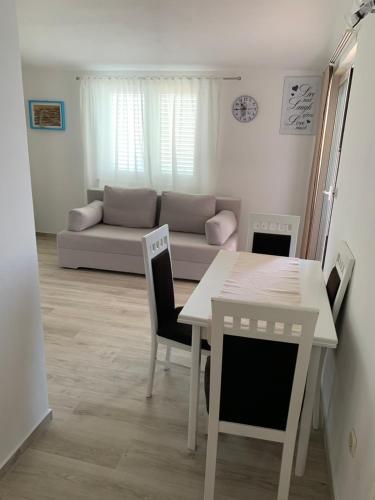 Apartman Demi in Miskovici