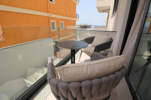 Deluxe Triple Room with Balcony image 1