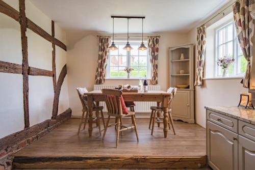 Plum Pudding Cottage by Bloom Stays Plum Pudding Cottage by Bloom Stays