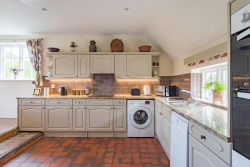 Plum Pudding Cottage by Bloom Stays Plum Pudding Cottage by Bloom Stays