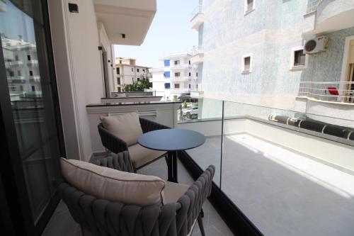 Deluxe Double Room with Balcony image 1