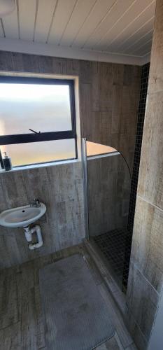 Bathroom, Bayswater Guest Rooms near Bloemfontein International Airport