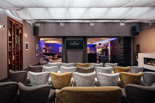 Kings Court - image 8