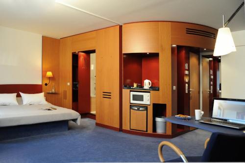 room detail thumbnail 0