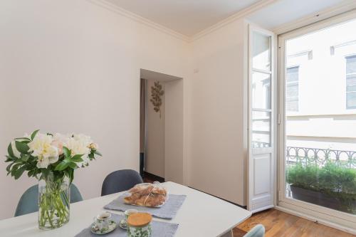 One-Bedroom Apartment image 6