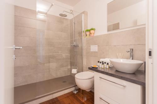 One-Bedroom Apartment image 7