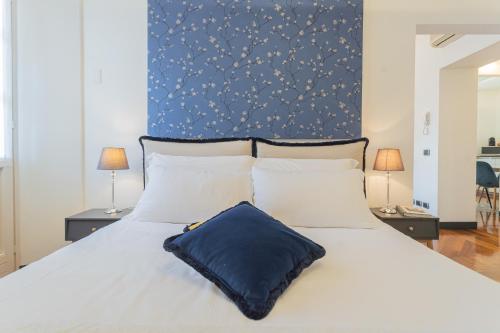 One-Bedroom Apartment room in Lake Holiday Como by Rent All Como