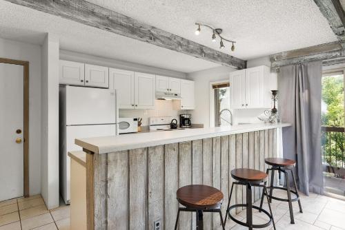 Upper Woodbridge 29C condo - image 2