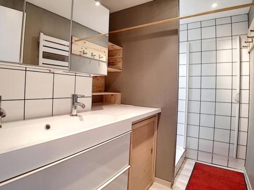Appartement 4 pieces, skis aux pieds, 2 parkings couverts - FR-1-344-349 in Reberty