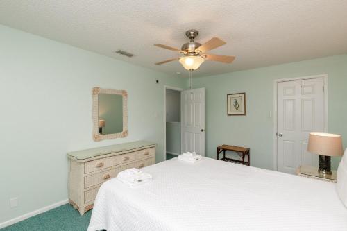 Great Waterfront Escape 209 by Padre Escapes - image 11