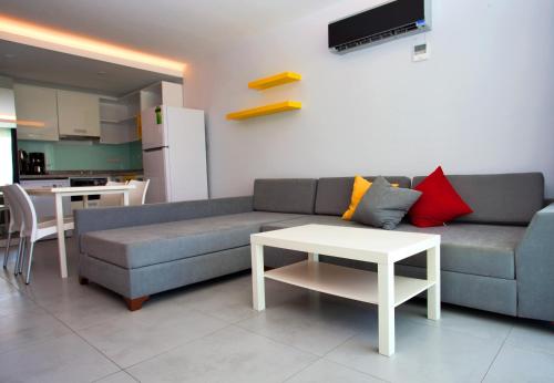 Green Garden Suites Hotel - image 14