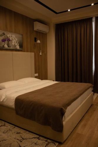 1 queen bed