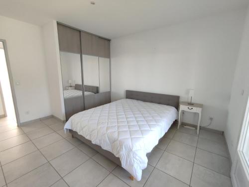 Villa Lembarrat moderne vue sur côteaux piscine & spa privés (Villa Lembarrat moderne vue sur coteaux piscine & spa prives) in Calignac
