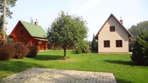 Chaty u rybníka Brodský