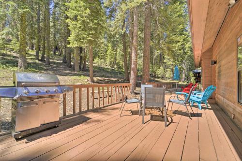 Truckee Cabin with Wraparound Deck and Pool Access