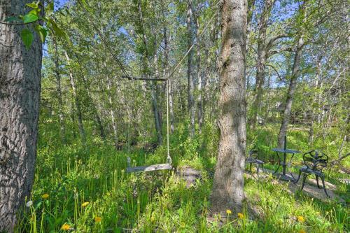 Picturesque Creekside Cabin - Hike and Fish!