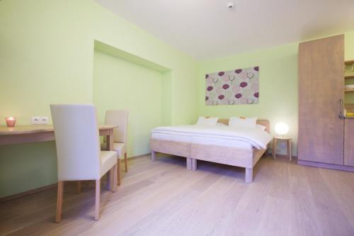 2 twin beds