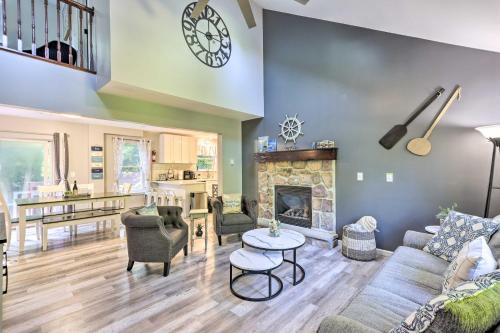 Pocono Retreat Hot Tub and Game Room Near Kalahari in Tobyhanna, USA