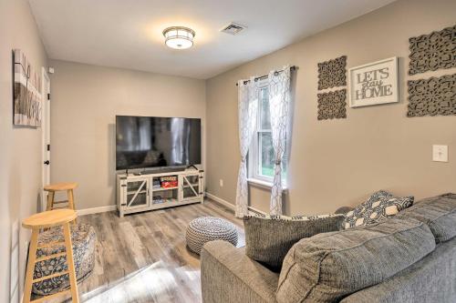 Pocono Retreat Hot Tub and Game Room Near Kalahari in Tobyhanna, USA