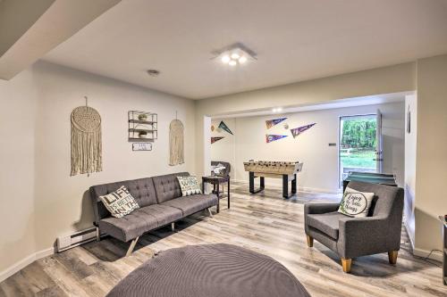 Pocono Retreat Hot Tub and Game Room Near Kalahari in Tobyhanna, USA