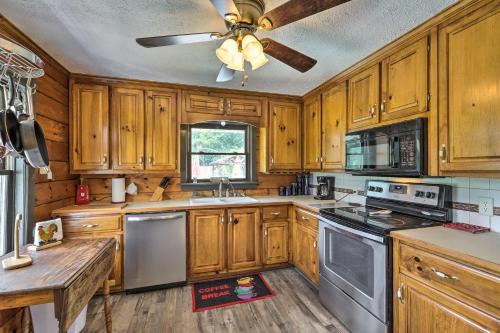 Buckhead Cabin with Fireplaces and Private Pool! in Eatonton , USA