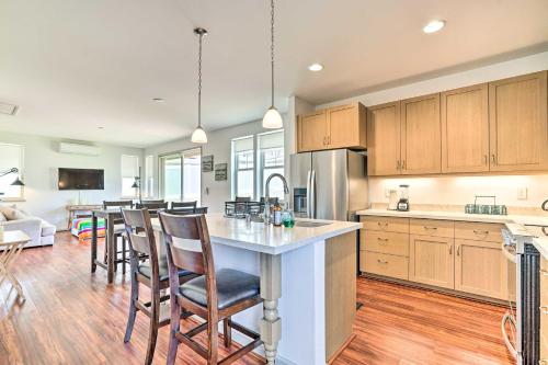 Modern Waianae Home w/ Mountain & Valley View in Makaha (HI)