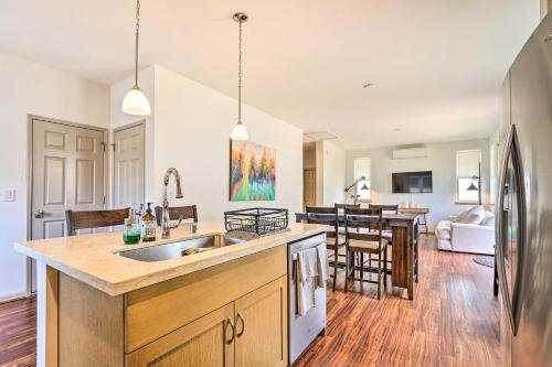 Modern Waianae Home w/ Mountain & Valley View in Makaha (HI)