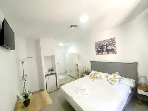 Deluxe Double Room room in Villamartin Hotel GHB