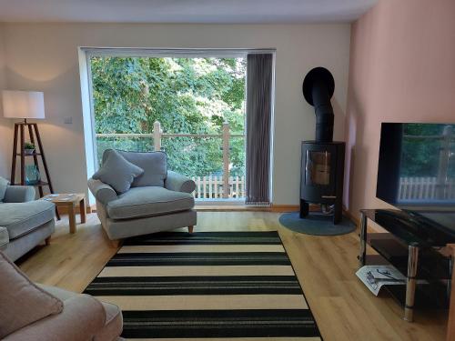 Two bedroom cottage - country lane -10 min walk to Perranporth beach