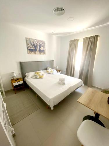 Deluxe Double Room image 7